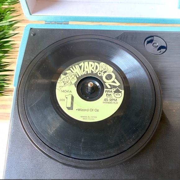 VINTAGE Peter Pan 45 RPM Vinyl Records - Wizard of Oz, Puff the Magic Dragon - Picture 2 of 8